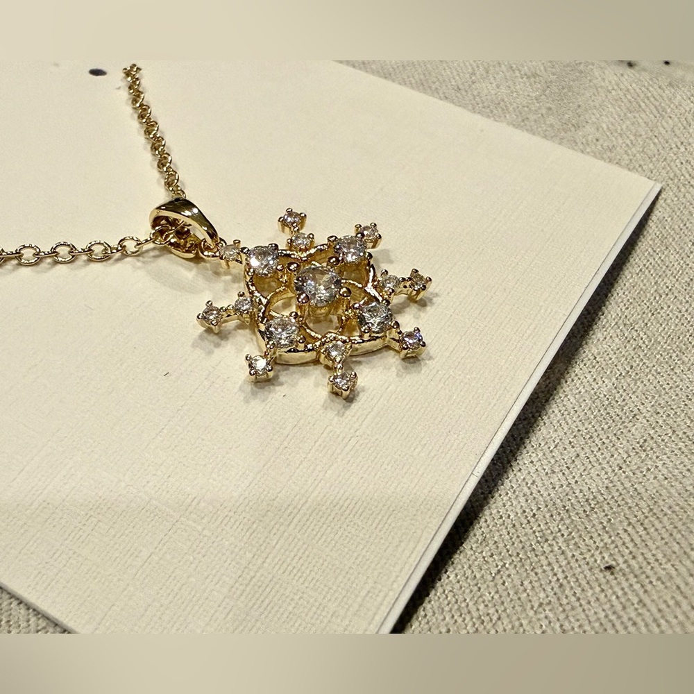 Kendra Scott KS Snow Crystal Gold Short Pendant Necklace in White CZ diamond